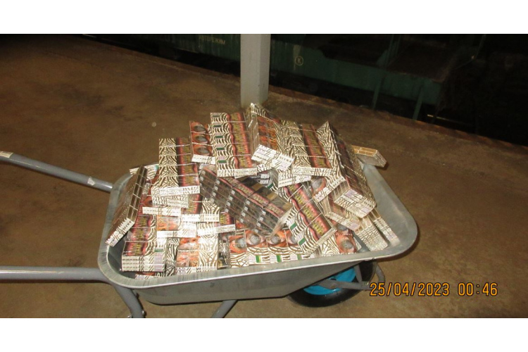 Kravas vilcienos atklāj vairāk nekā 180 000 kontrabandas cigarešu