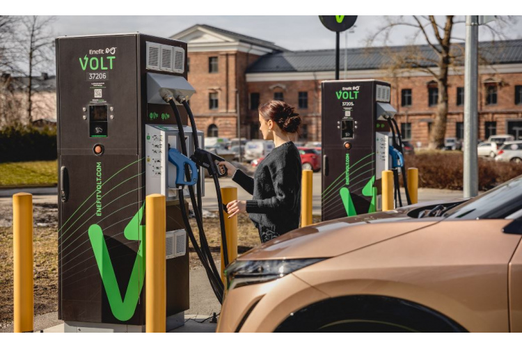 Enefit ieguldīs 5 miljonus eiro elektroauto uzlādes tīkla attīstībā Latvijā