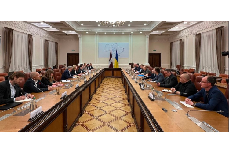 Indriksone Kijivā pārrunā Latvijas plānu Ukrainas atjaunošanai