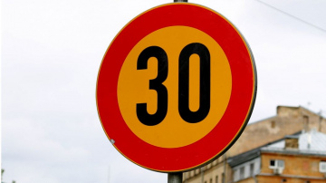 Āgenskalna apkaimē ieviestas divas jaunas 30 km/h ātruma ierobežojuma zonas