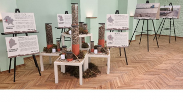 Izstādē Dagdas kultūras centrā atklāj, cik milzīgu piesārņojumu dabā rada cigarešu izsmēķi