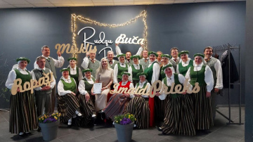 Ielīgošanas pasākums “Sit, Jānīti, vara bungas”
