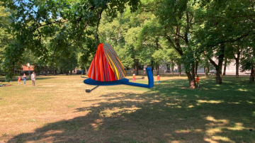 Esplanādes parkā izstādīs unikālu objektu – lielformāta, kustīgus 3D tautastērpu svārkus