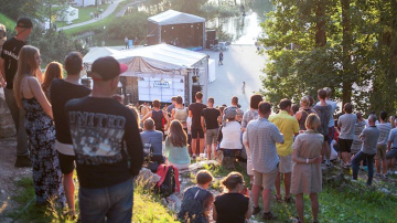 Foto: Pulcējot vairāk nekā 20 000 apmeklētāju, ar vērienu aizvadīts devītais Sarunu festivāls LAMPA