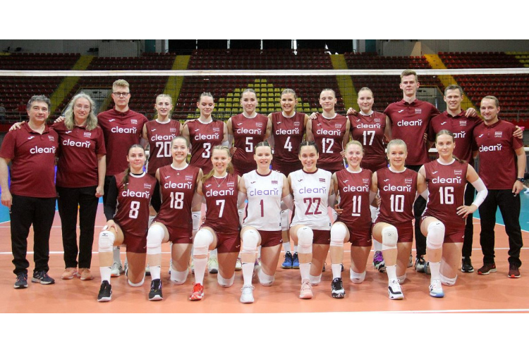 Latvijas sieviešu volejbola izlase Eiropas Sudraba līgā svin uzvaru Skopjē