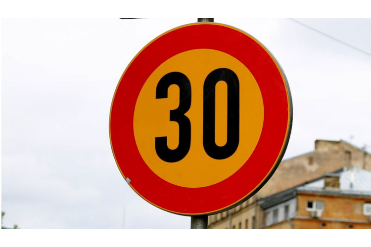 Āgenskalna apkaimē ieviestas divas jaunas 30 km/h ātruma ierobežojuma zonas