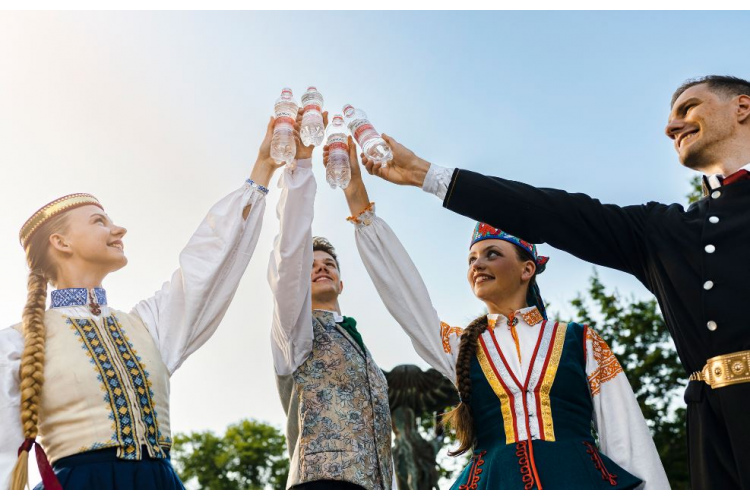 Minerālūdens “Mangaļi” uzstādīs depozīta punktus Dziesmu un Deju svētku norises vietās