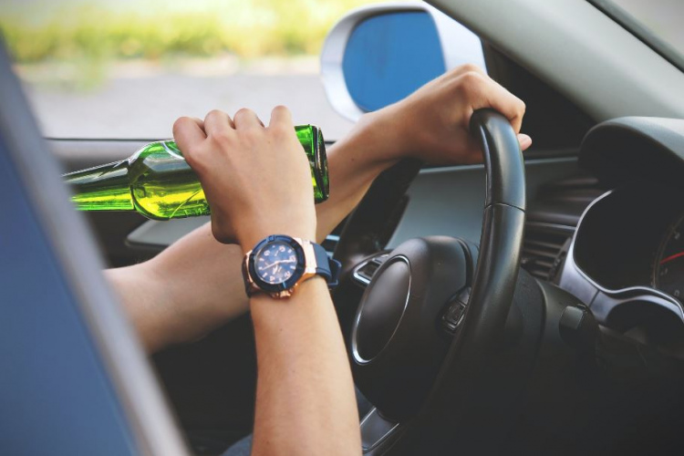 Pētījums: 30% autovadītāju atzīst, ka ir braukuši reibumā