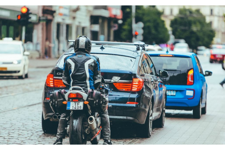 Motociklistu dzīvības cena: izklaidība, iemaņu trūkums vai apstākļu sakritība? Vērtē eksperts