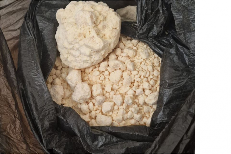 Rīgā aizturēti vairāki narkodīleri un izņemts kilogramiem narkotisko vielu