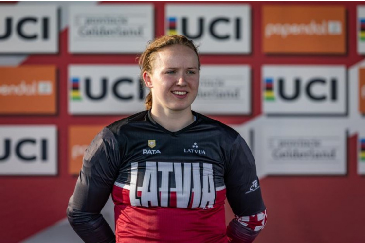 Stūriškai otrā uzvara divās dienās Pasaules kausā BMX superkrosā dāmu U23 grupā