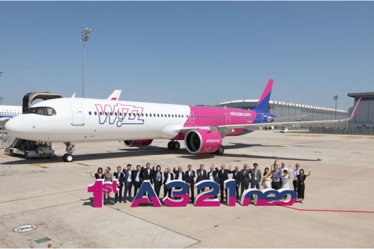„WIZZ AIR” SAŅEM PIRMO „AIRBUS” A321neo NO ĶĪNAS