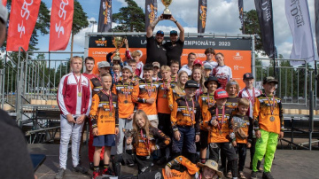 Mežaparka trasē lieliski sarīkotās sacensībās noskaidroti Latvijas BMX čempioni