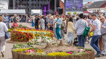 Pagarināta pieteikšanās 21. starptautiskajam ziedu paklāju festivālam Ventspilī