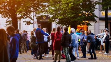 Esi daļa no Dziesmu un Deju svētkiem – atstāj vēlējumu, dalies prieka mirkļos Vislatvijas Vēlējumu jostā, Esplanādē!