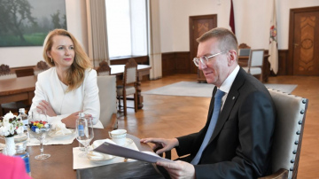 Valsts prezidents ar tieslietu ministri pārrunā personu, kuras cietušas no vardarbības, tiesiskās aizsardzības mehānismu