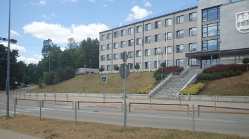 Valsts policija aicina atsaukties aculieciniekus ceļu satiksmes negadījumam Ogrē, Brīvības ielā 33
