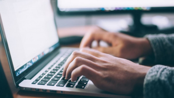 Darbinieki vēlas digitāli pieteikt atvaļinājumu un pētīt algas kartītes
