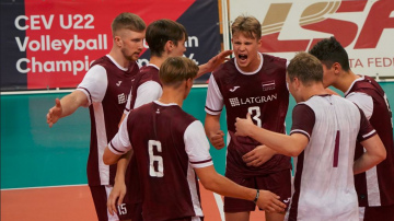 Latvijas volejbolisti zaudē turkiem un noslēdz U-22 EČ kvalifikāciju Daugavpilī