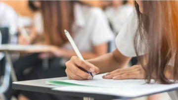 Ratnieks iesniedzis priekšlikumu, lai vieglāk aizstātu krievu valodas mācīšanu skolās ar kādu no ES valodām