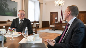 Valsts prezidents ar finanšu ministru pārrunā darbu pie valsts budžeta sagatavošanas
