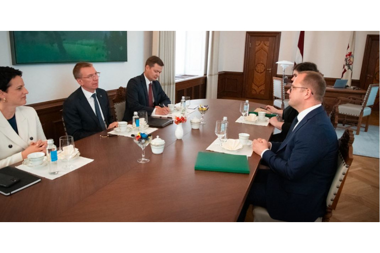 Valsts prezidents ar klimata un enerģētikas ministru pārrunā gatavību apkures sezonai