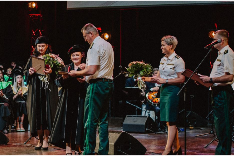 Saņem Valsts robežsardzes apbalvojumu