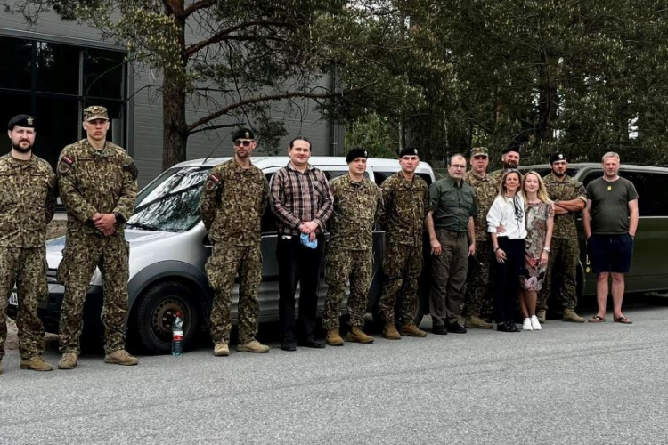 Uzņēmēji mieram_ kopā ar Twitter konvoju un NBS pie transportlīdzekļu nosūtīšanas