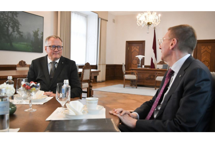 Valsts prezidents ar finanšu ministru pārrunā darbu pie valsts budžeta sagatavošanas
