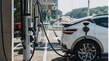 Latvija – līderis elektroauto pieprasījuma kāpumā Baltijā un Polijā