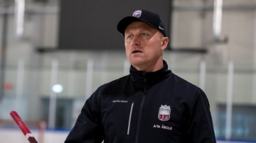 Latvijas U-20 hokeja valstsvienību 2023./2024. gada sezonā turpinās vadīt Artis Ābols.