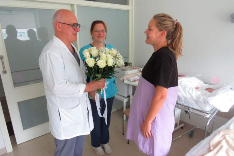 Vidzemes slimnīcā sagaidīts šī gada 500. bērniņš – meitenīte Kate