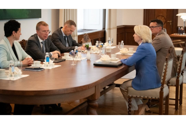 Valsts prezidents pauž gandarījumu par kvalitatīvi uzsākto valsts aizsardzības dienestu