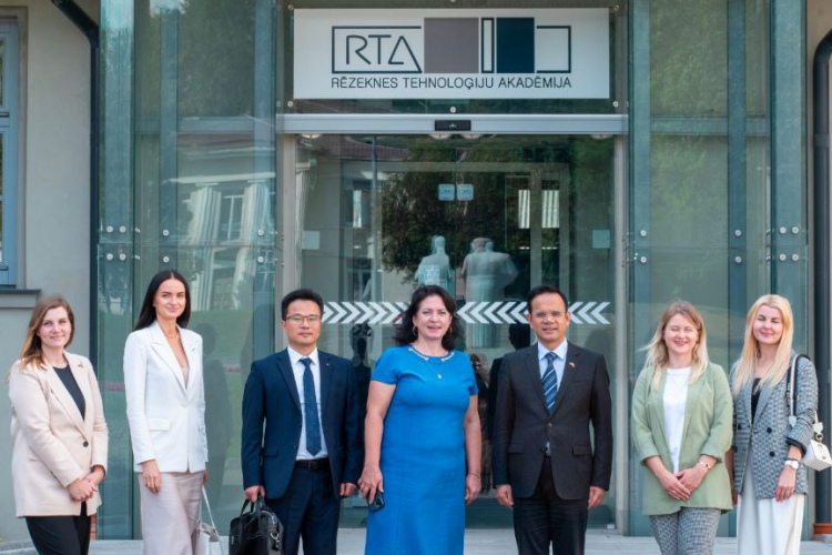 RTA apmeklēja Ķīnas Tautas Republikas vēstniecības Latvijā delegācija