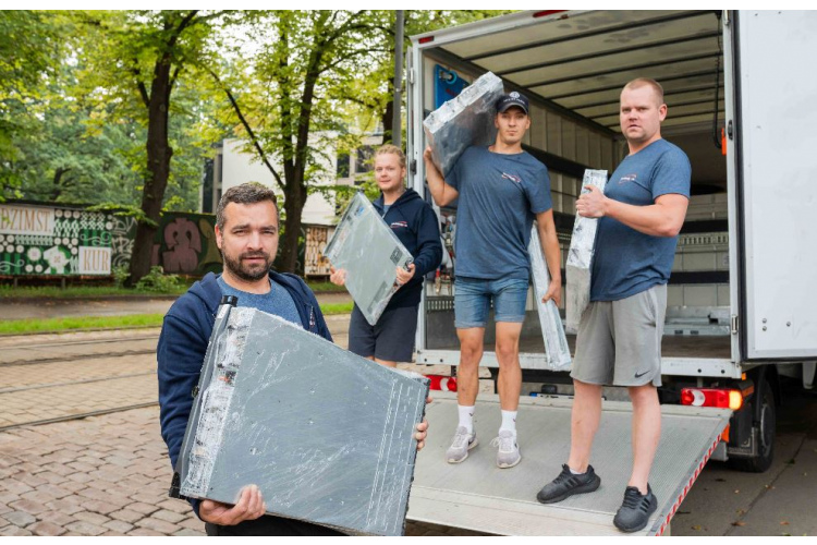 Tet dāvina IT serverus inženierzinātņu praktiskai apguvei