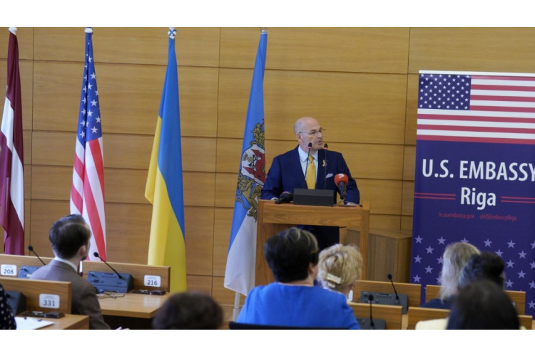 ASV Valsts departaments piešķīris 1.86 miljonu ASV dolāru Latvijas NVO un starptautiskajām organizācijām Ukrainas bēgļu