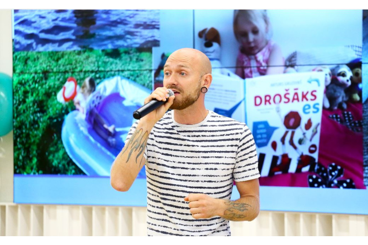 Klajā nāk Artura Gruzdiņa bērnu dzejoļu grāmata “Drošāks es” ar Agneses Rudzītes ilustrācijām
