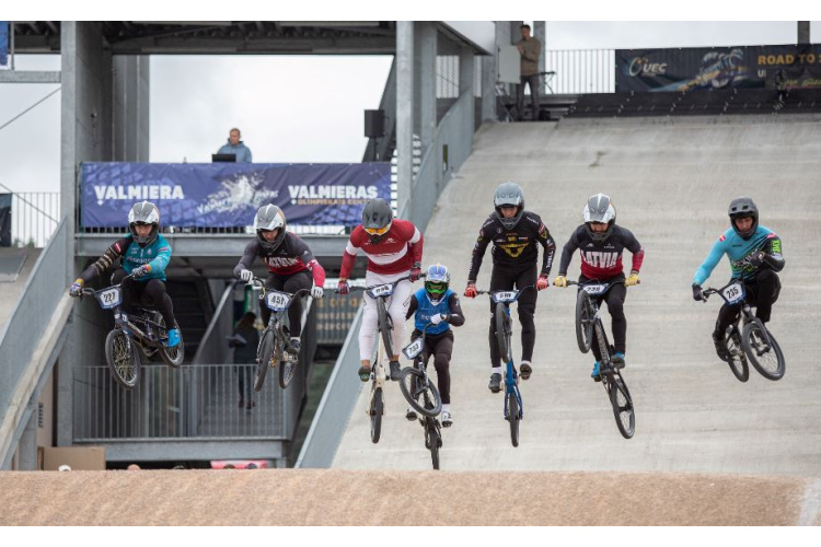 Latvieši pārliecinoši uzvar Ziemeļvalstu BMX čempionātā; elitē triumfs Krīgeram