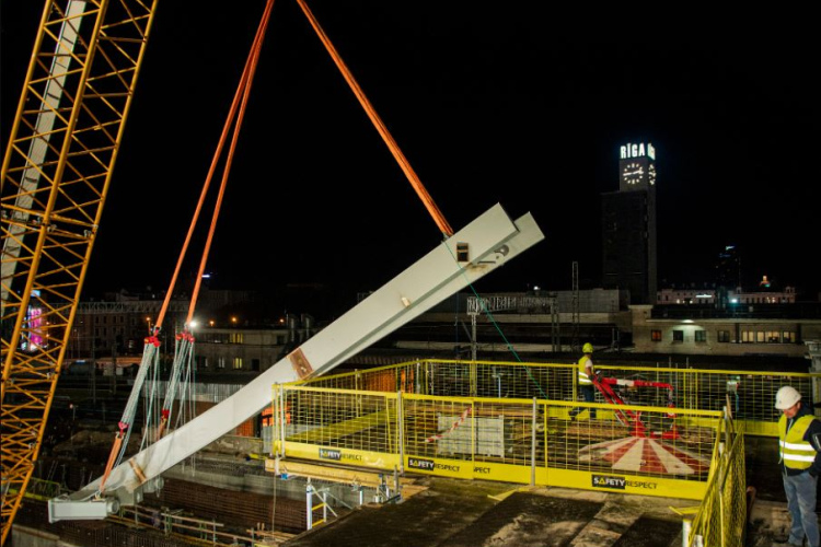 Sāk Rīgas Centrālās dzelzceļa stacijas jaunās ēkas arku uzstādīšanu