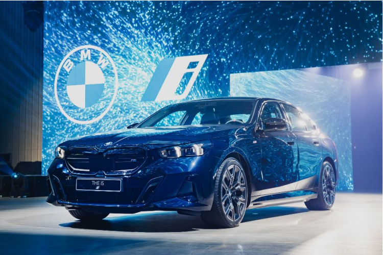 Latvijā prezentēts jaunais BMW i5