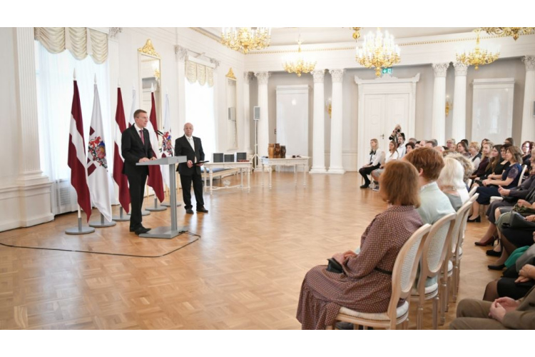 Valsts prezidenta Edgara Rinkēviča uzruna Ata Kronvalda balvas un ceļojošo balvu “Lielā pūce” un “Mazā pūce” pasniegšana