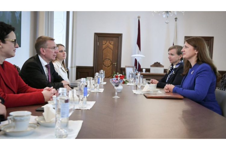 Valsts prezidents ar Latvijas Izglītības un zinātnes darbinieku arodbiedrības pārstāvēm pārrunā  nozares jautājumus