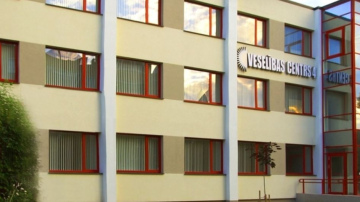 Tiesa sāk lietu pret “Veselības Centrs 4” par pacientu maldināšanu un negodprātību.