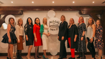 Svinīgi uzsākts Jelgavas īpašo bērnu māmiņu sociālais projekts “Atklāj un iemīli sevi!”