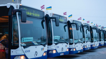 Rīgas domes sēdē atbalsta 10 autobusu ziedojumu Čerņihivas iedzīvotājiem