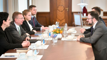 Valsts prezidents ar satiksmes ministru pārrunā Rail Baltica projektu un elektrovilcienu iepirkumu