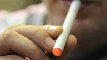 E-cigarešu veicināts tradicionālās smēķēšanas kritums ietaupījis miljardus veselības budžetā: ASV ziņojums