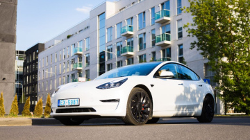 OX DRIVE saņem Industra Bank finansējumu 2,8 miljonu eiro apmērā TESLA koplietošanas autoparka palielināšanai