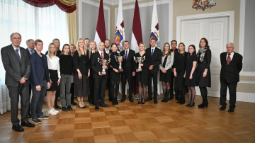 Rīgas pilī apbalvo “Valsts prezidenta balvas vieglatlētikā 2023” laureātus