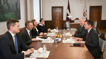 Valsts prezidents ar zemkopības ministru apspriež aktuālo situāciju nozarē